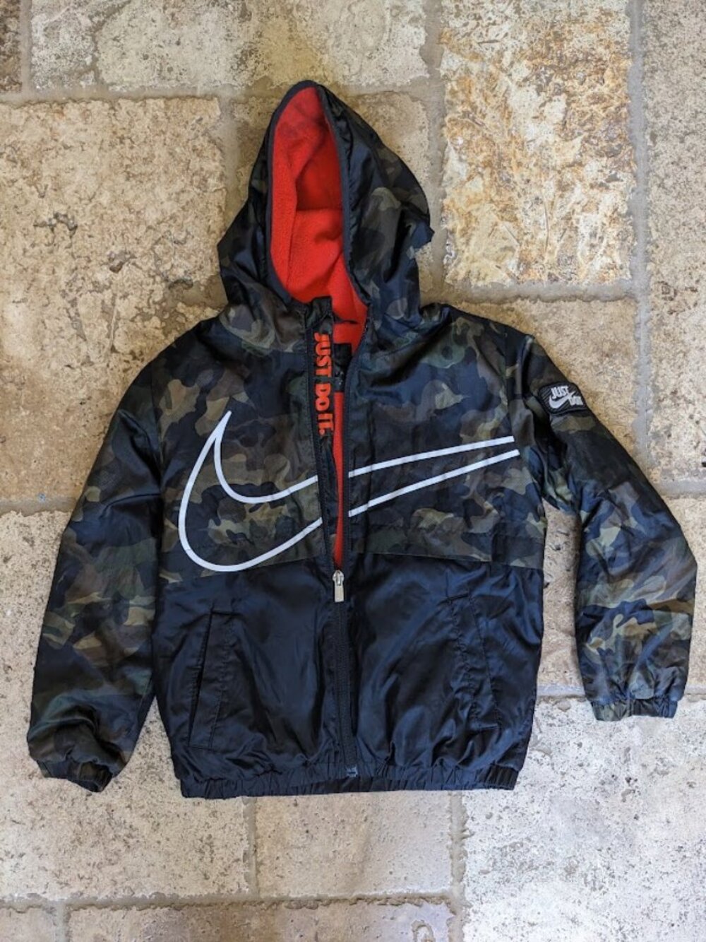 EUC NIKE CAMO WATERPROOF FLEECE LINED JACKET SIZE 6-7